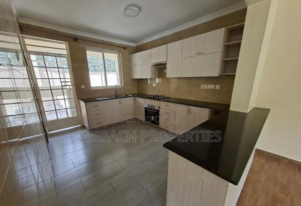 4bdrm Townhouse / Terrace in Gateway Mall Area for rent
