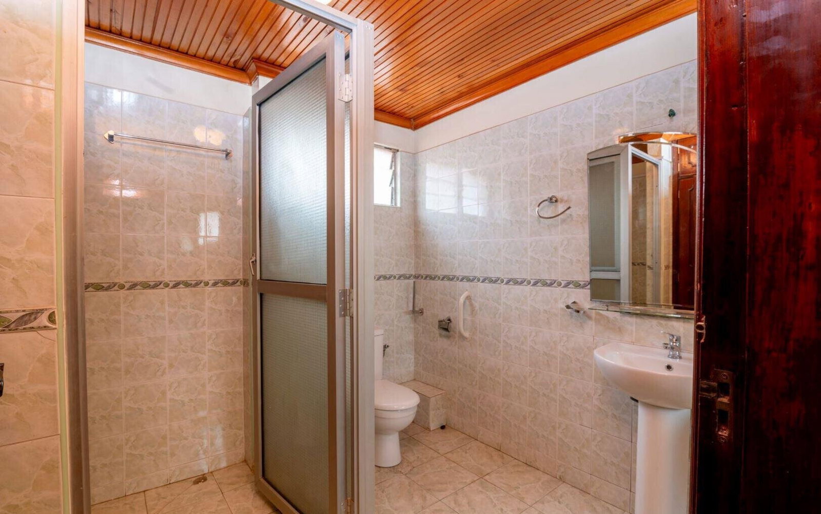 5BR Townhouse with DSQ & Private Garden - Westlands