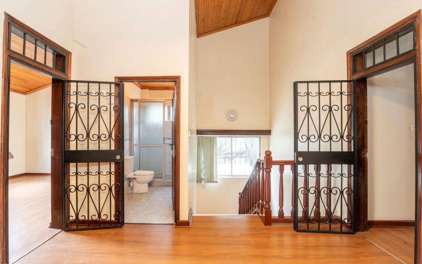 5BR Townhouse with DSQ & Private Garden - Westlands