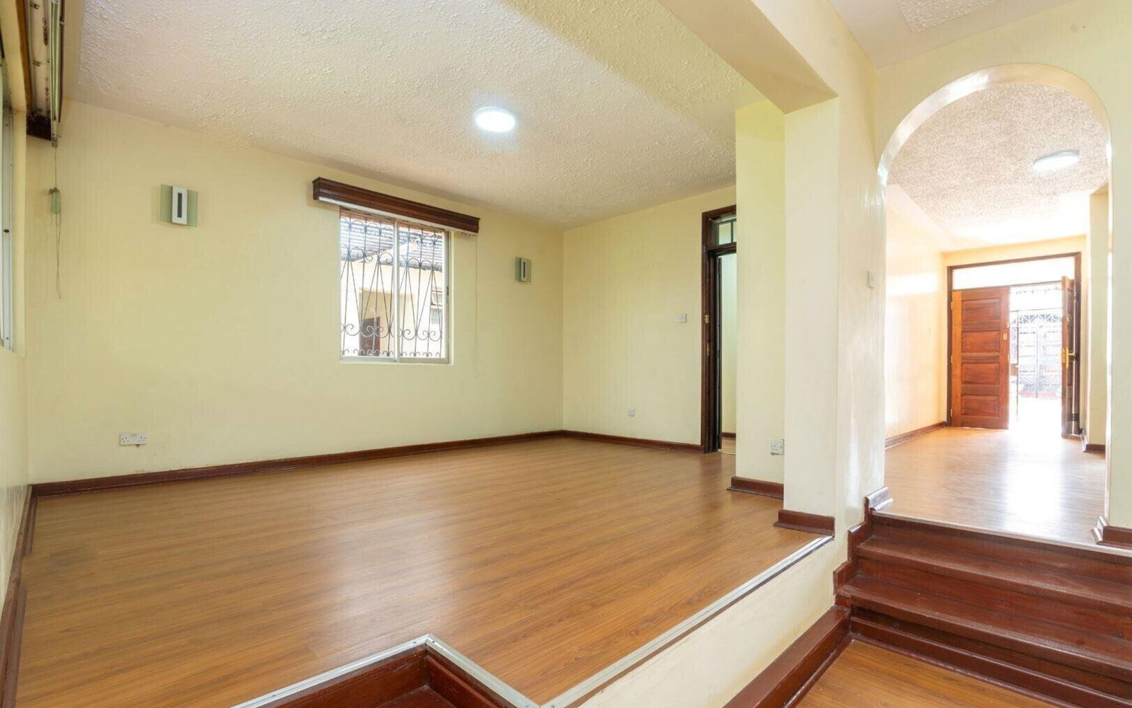 5BR Townhouse with DSQ & Private Garden - Westlands