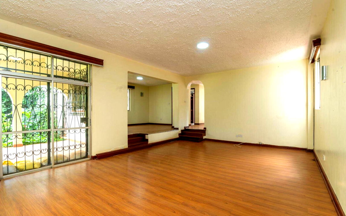 5BR Townhouse with DSQ & Private Garden - Westlands