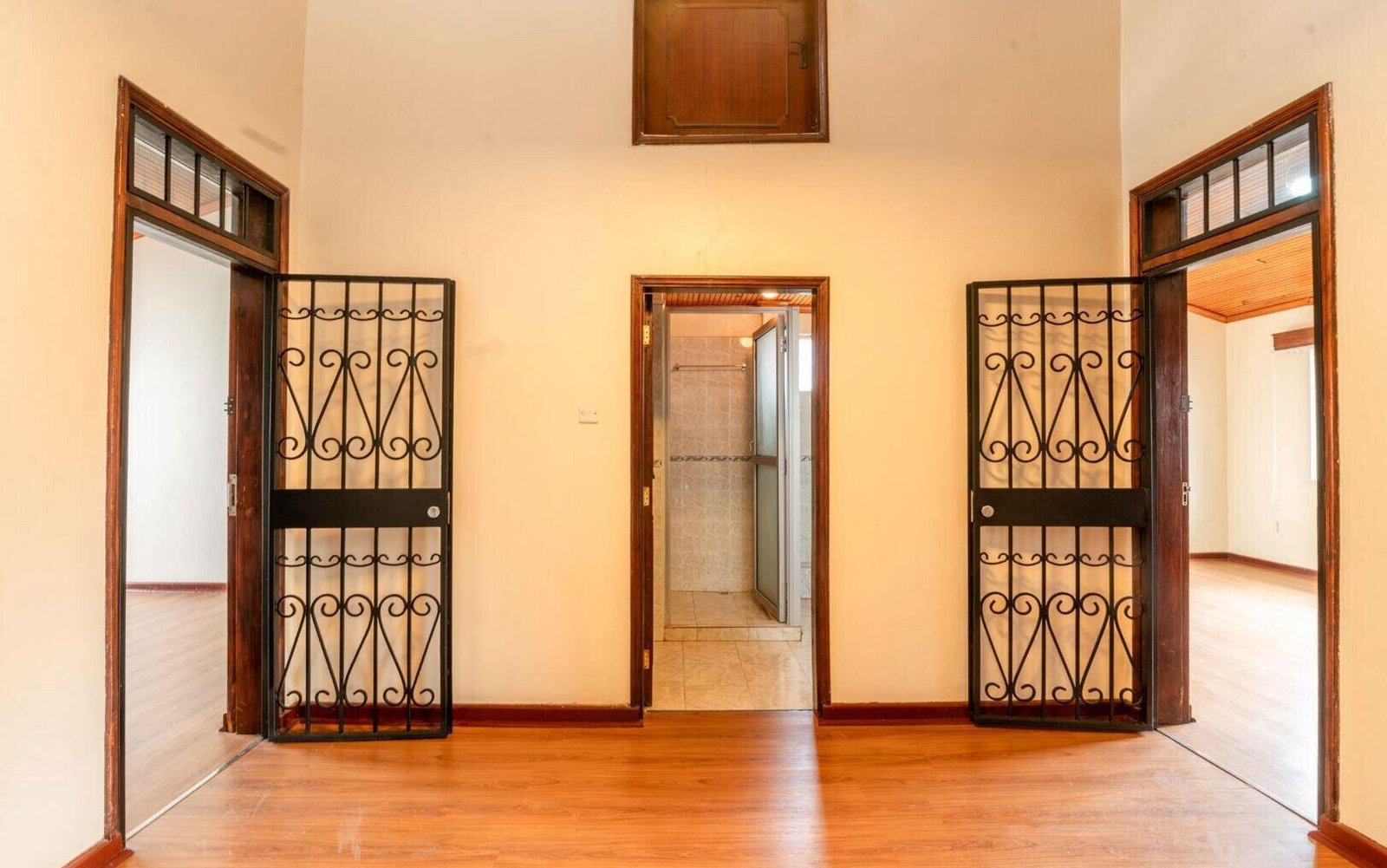 5BR Townhouse with DSQ & Private Garden - Westlands
