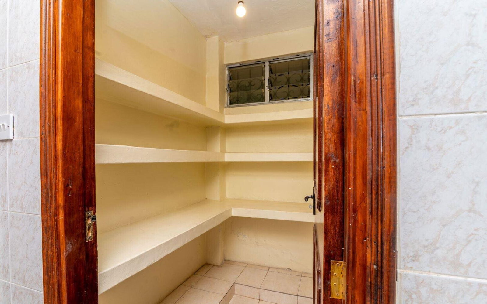 5BR Townhouse with DSQ & Private Garden - Westlands