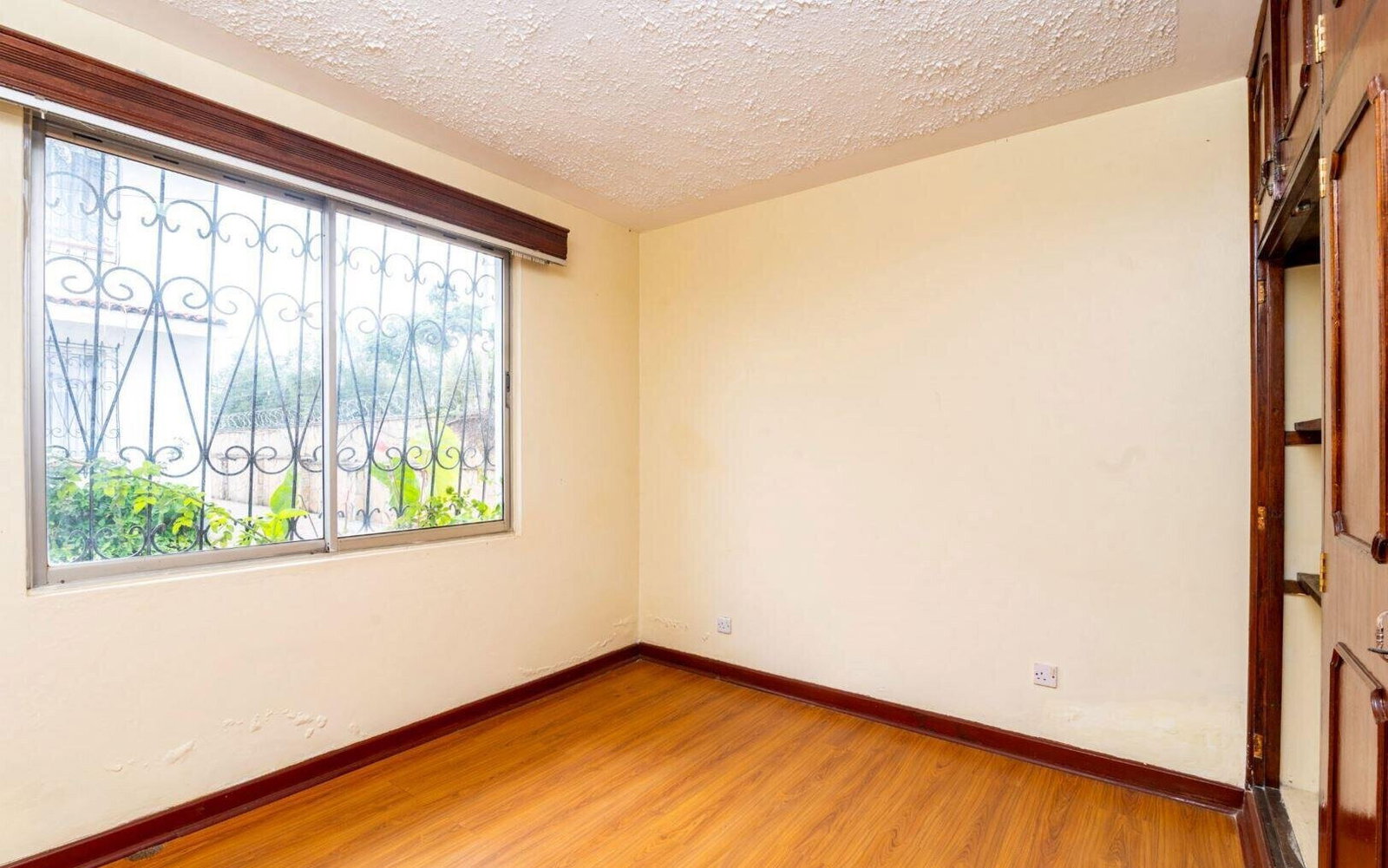 5BR Townhouse with DSQ & Private Garden - Westlands