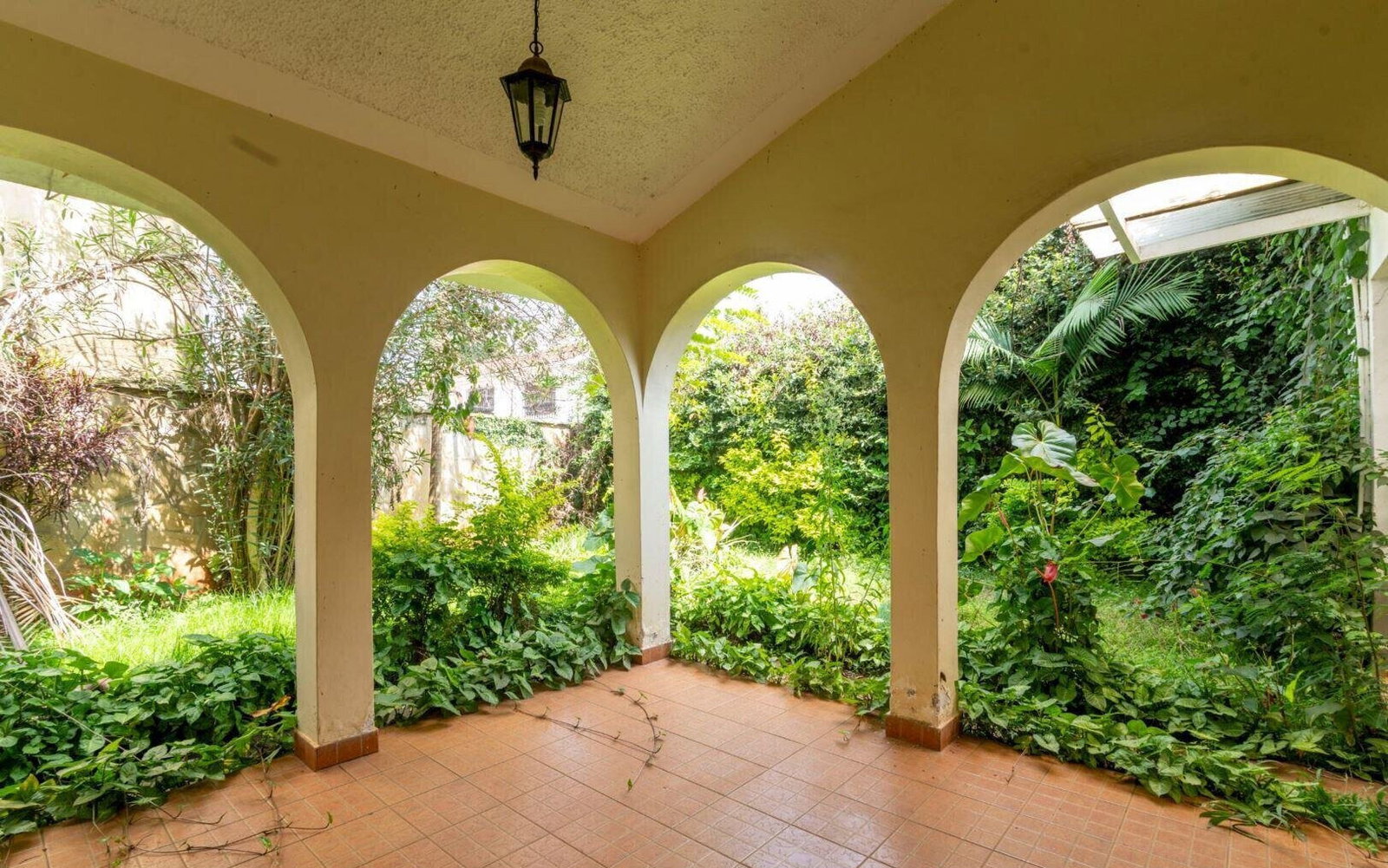 5BR Townhouse with DSQ & Private Garden - Westlands