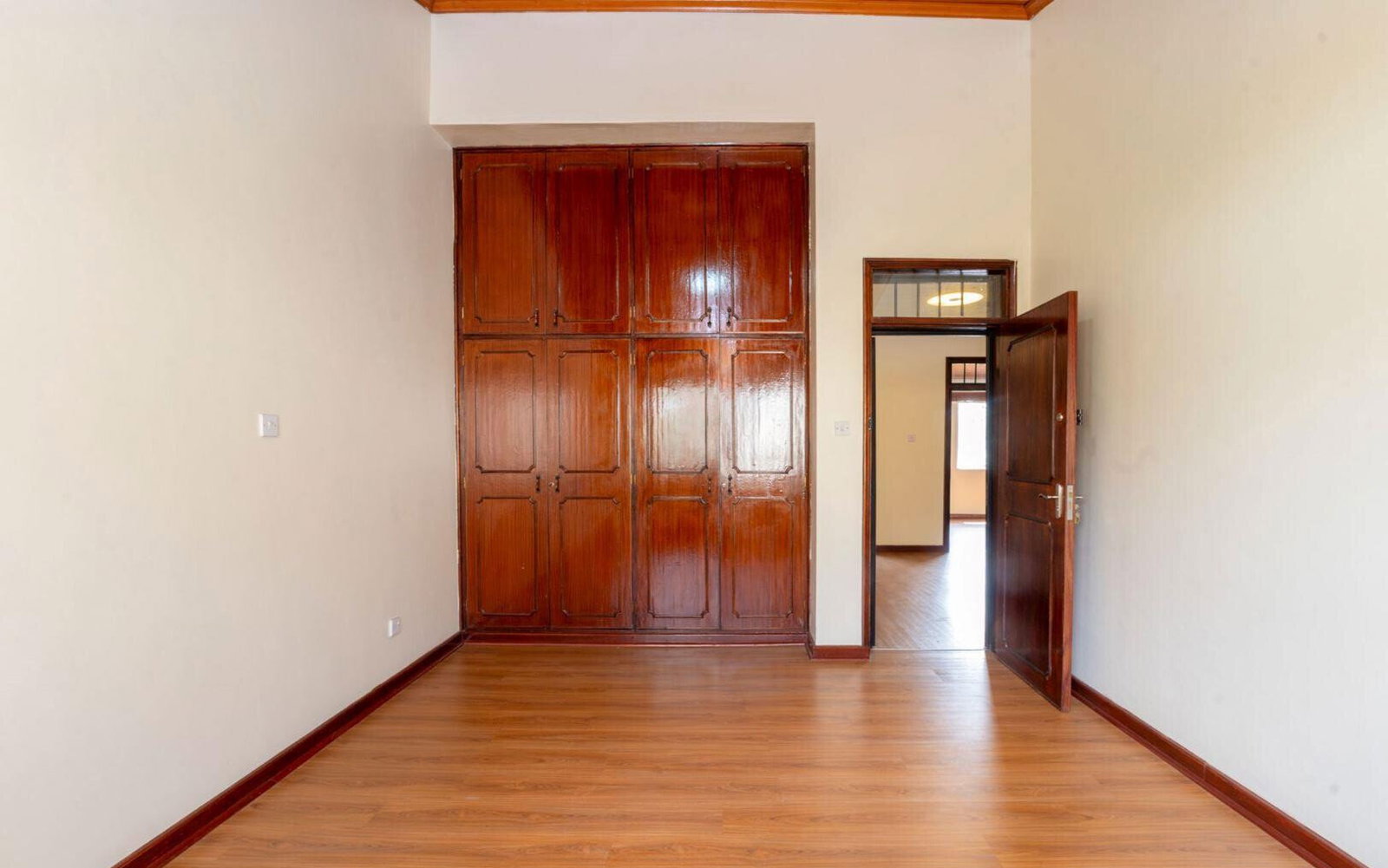5BR Townhouse with DSQ & Private Garden - Westlands