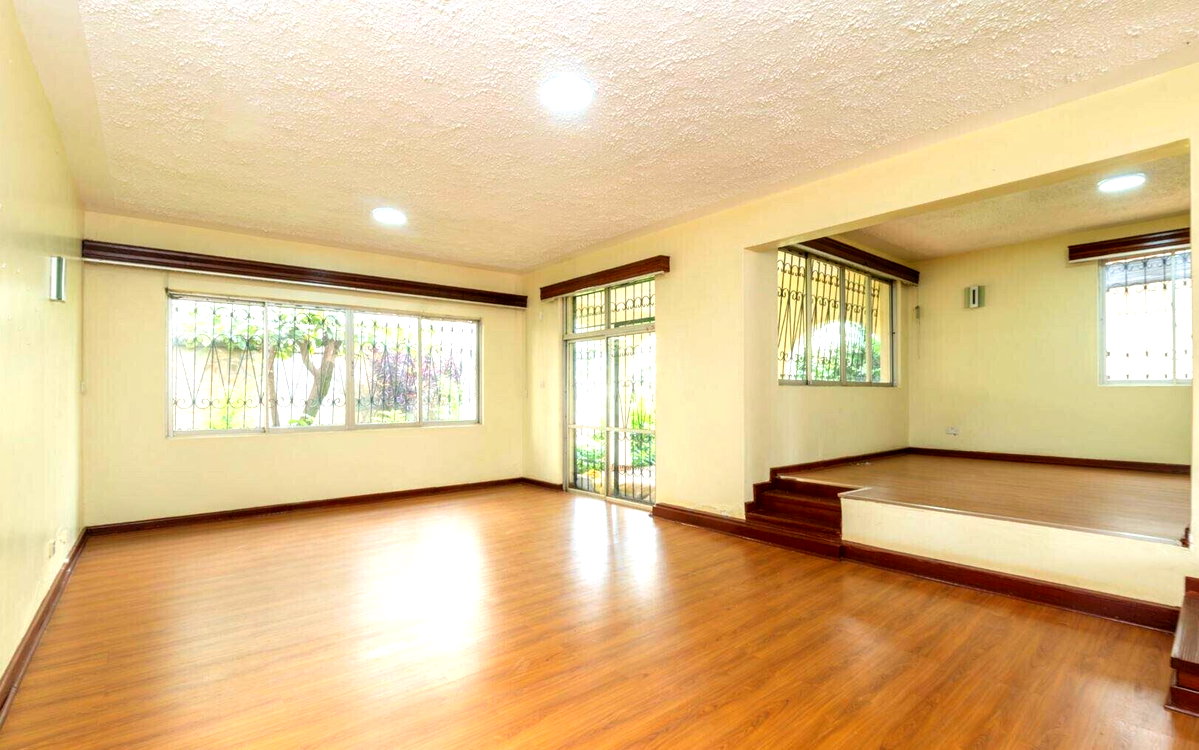 5BR Townhouse with DSQ & Private Garden - Westlands