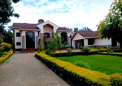 Luxury 4BR Villa on Half Acre