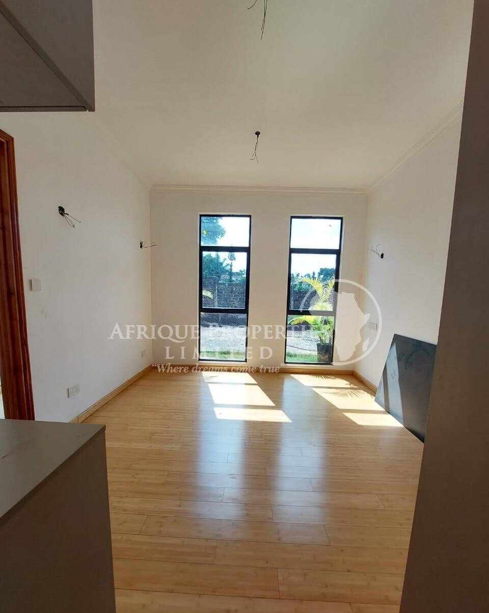 4BR All-Ensuite Townhouse with Private Backyard - Ridgeways