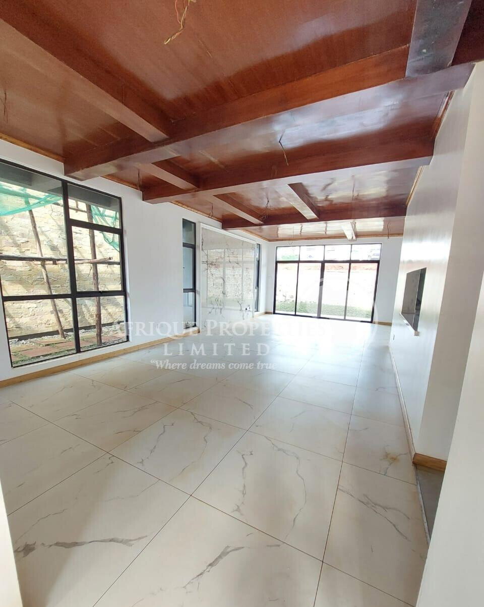 4BR All-Ensuite Townhouse with Private Backyard - Ridgeways