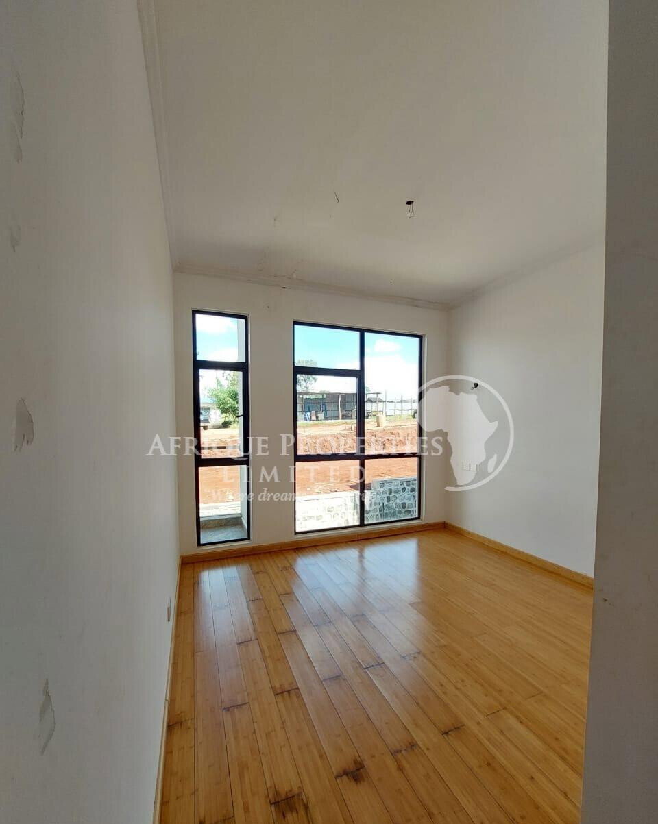 4BR All-Ensuite Townhouse with Private Backyard - Ridgeways