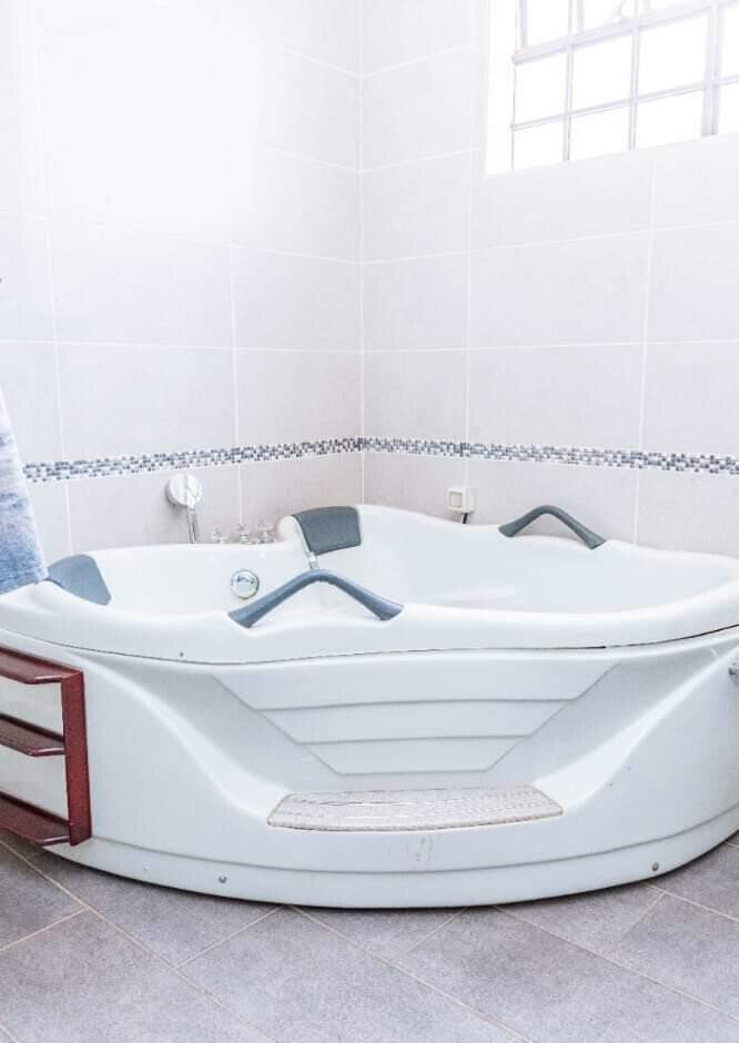 6-Ensuite Villa in Quiet Gated Community - Lavington
