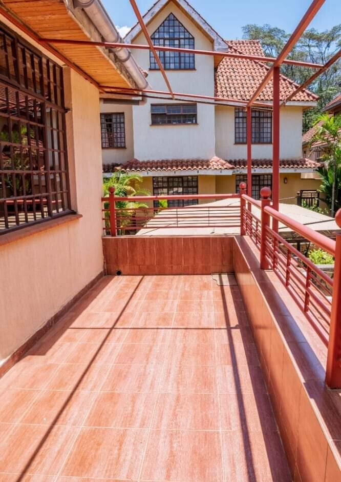 6-Ensuite Villa in Quiet Gated Community - Lavington
