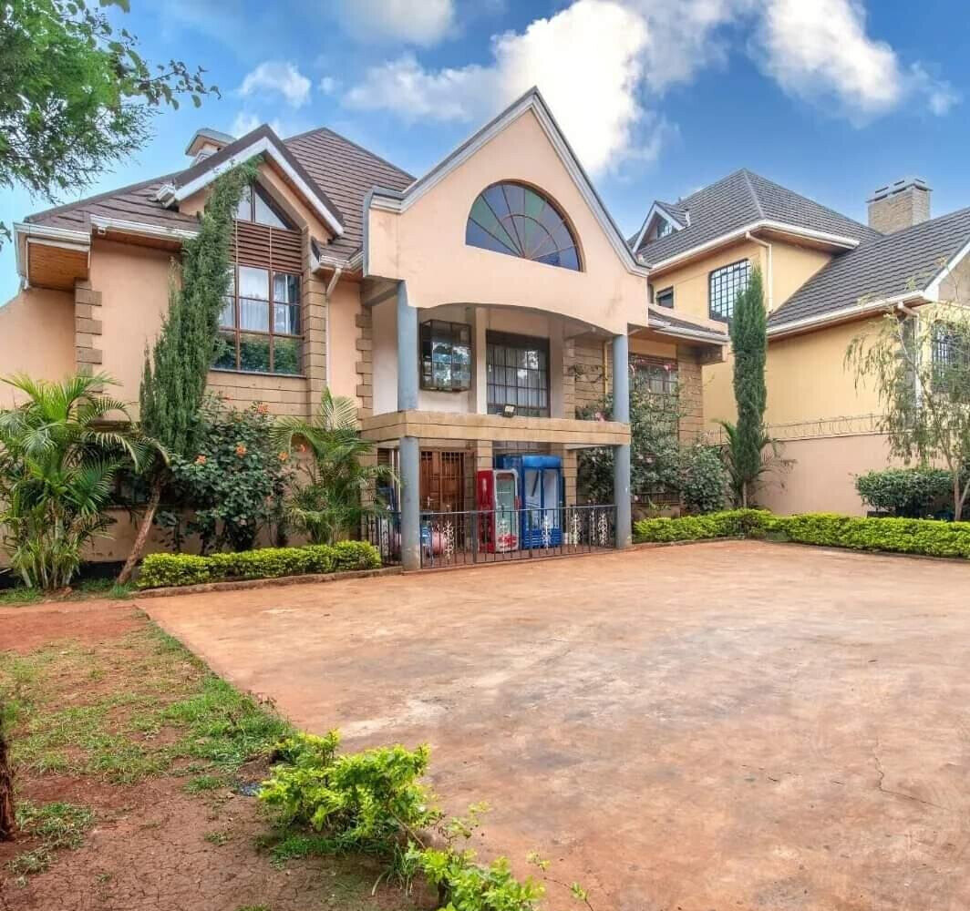 5BR Townhouse on Quarter Acre with DSQ - Mountain View