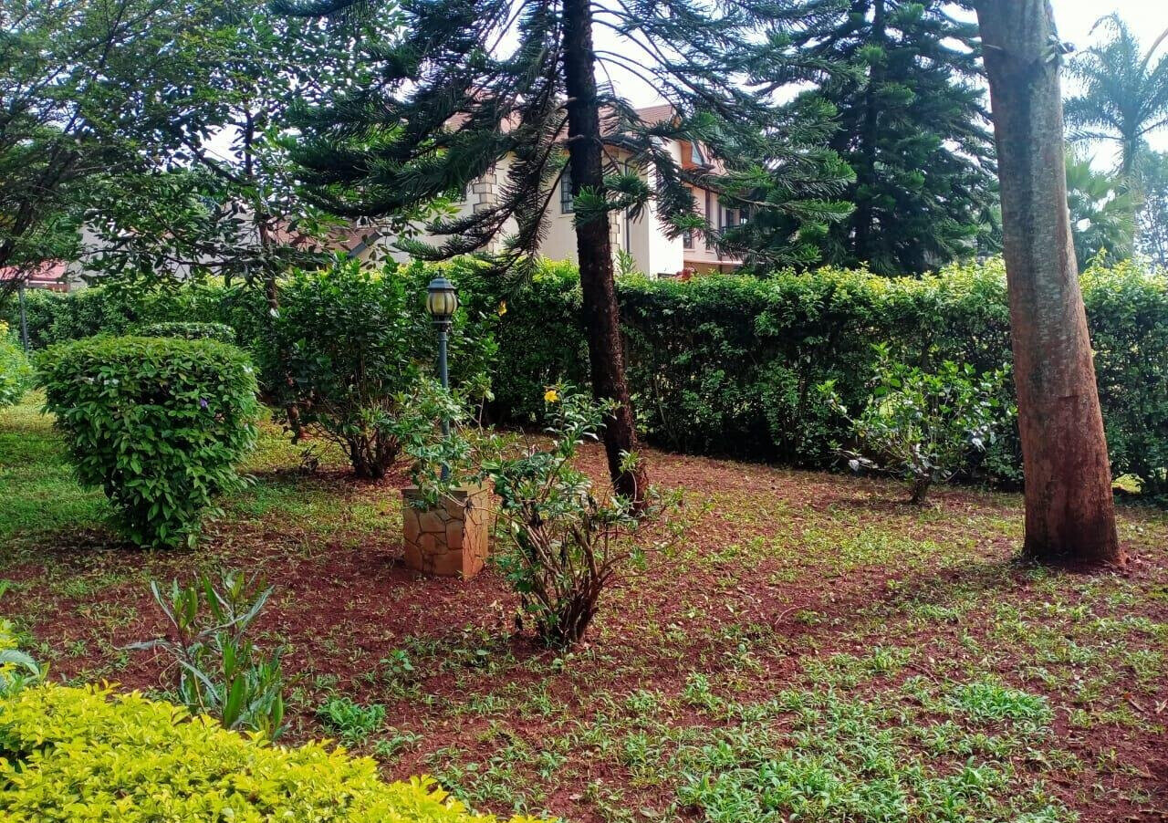 5BR Townhouse with Pool & Sunken Lounge - Runda