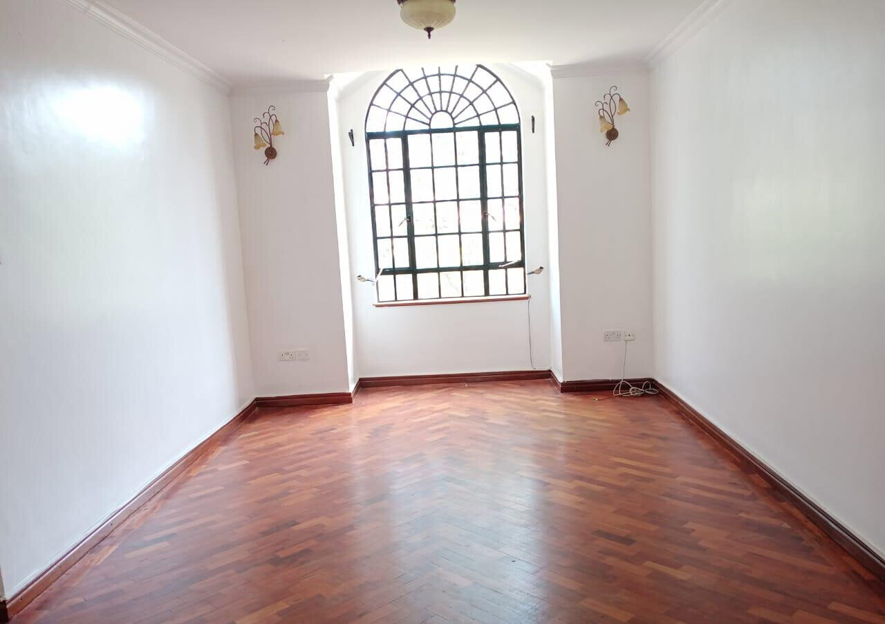 5BR Townhouse with Pool & Sunken Lounge - Runda