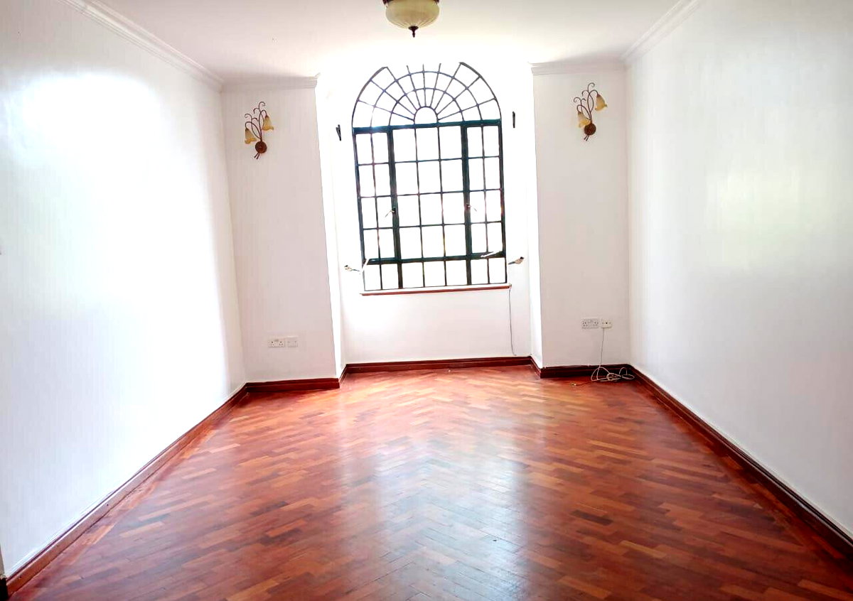 5BR Townhouse with Pool & Sunken Lounge - Runda