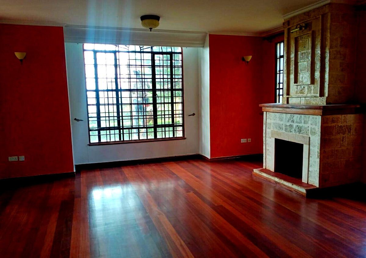 5BR Townhouse with Pool & Sunken Lounge - Runda