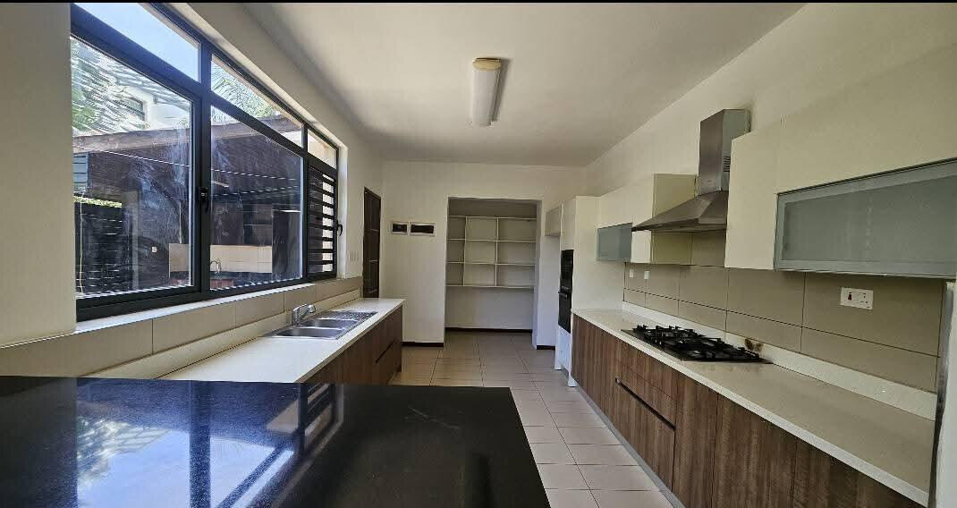 4BR Townhouse with DSQ on Quarter Acre – Garden Estate