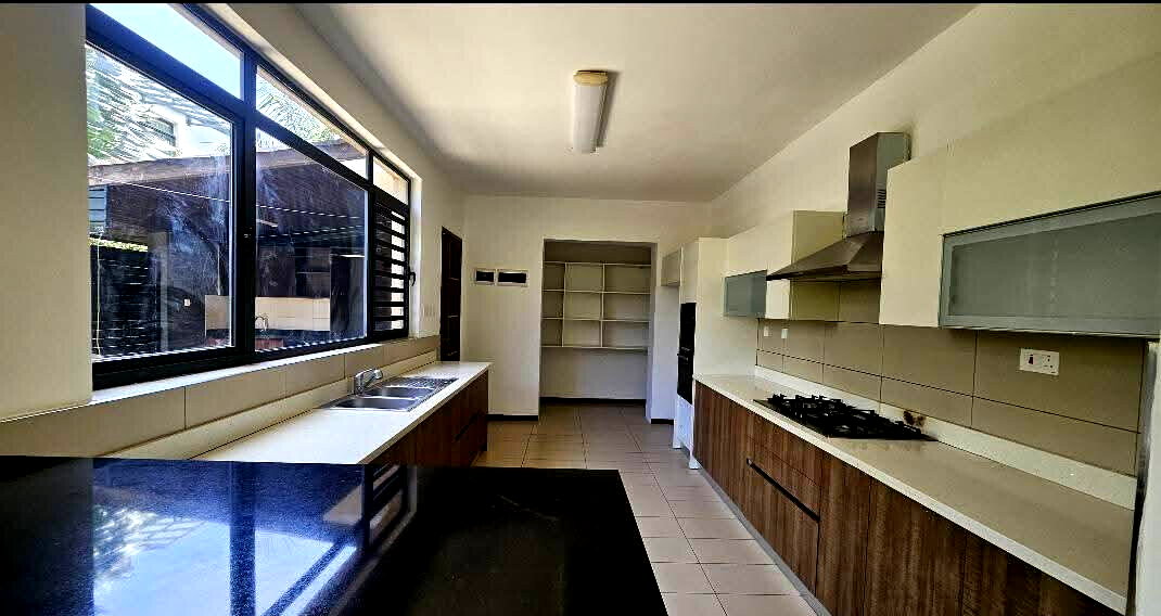 4BR Townhouse with DSQ on Quarter Acre – Garden Estate