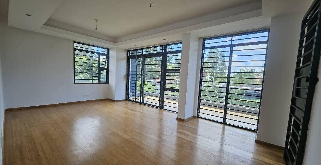 4BR Townhouse with DSQ on Quarter Acre – Garden Estate