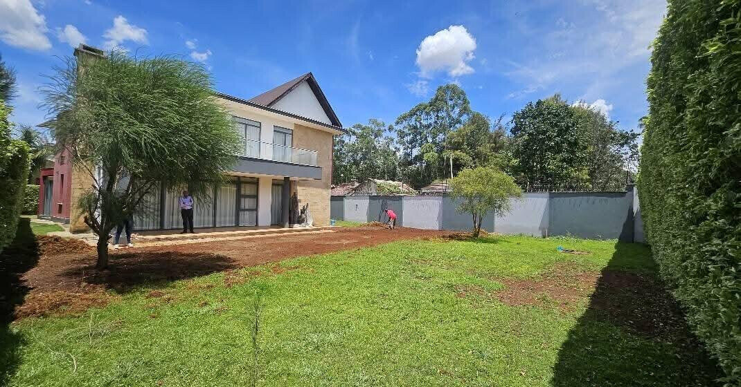 4BR Townhouse with DSQ on Quarter Acre – Garden Estate