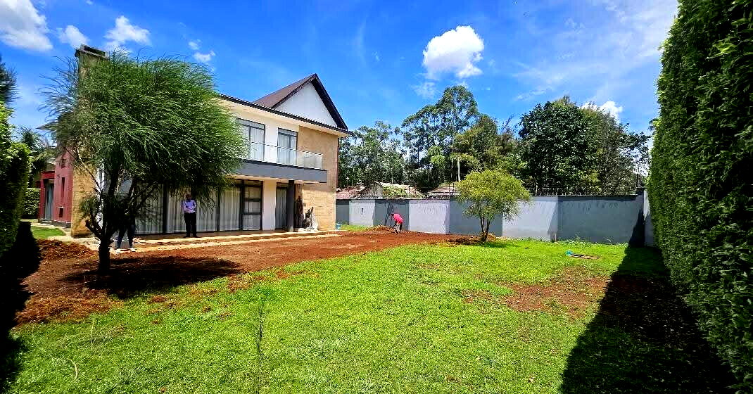 4BR Townhouse with DSQ on Quarter Acre – Garden Estate