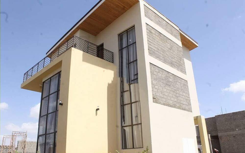 4BR All-Ensuite Villa with Balcony & Garden - Mombasa Rd