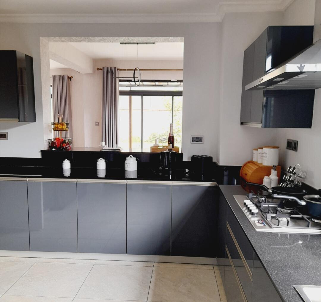 4BR All-Ensuite Townhouse with Pool & Gym - Runda