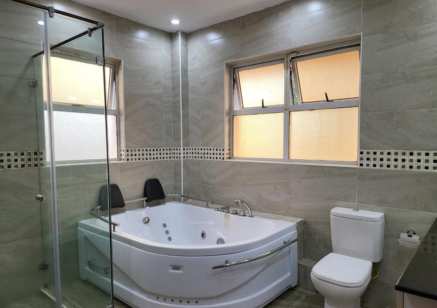 5-Ensuite Townhouse with Private Garden & DSQ - Lavington