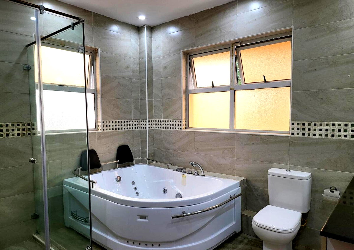 5-Ensuite Townhouse with Private Garden & DSQ - Lavington