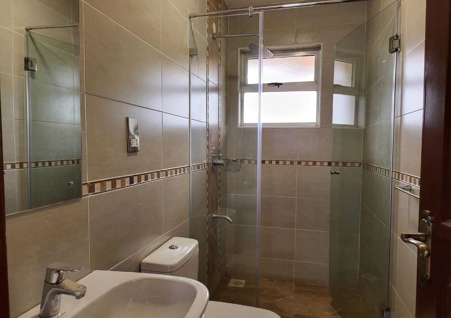5-Ensuite Townhouse with Private Garden & DSQ - Lavington