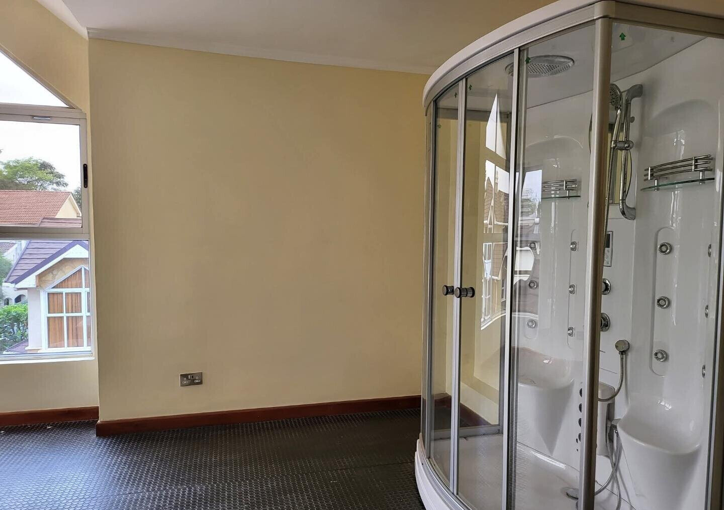 5-Ensuite Townhouse with Private Garden & DSQ - Lavington