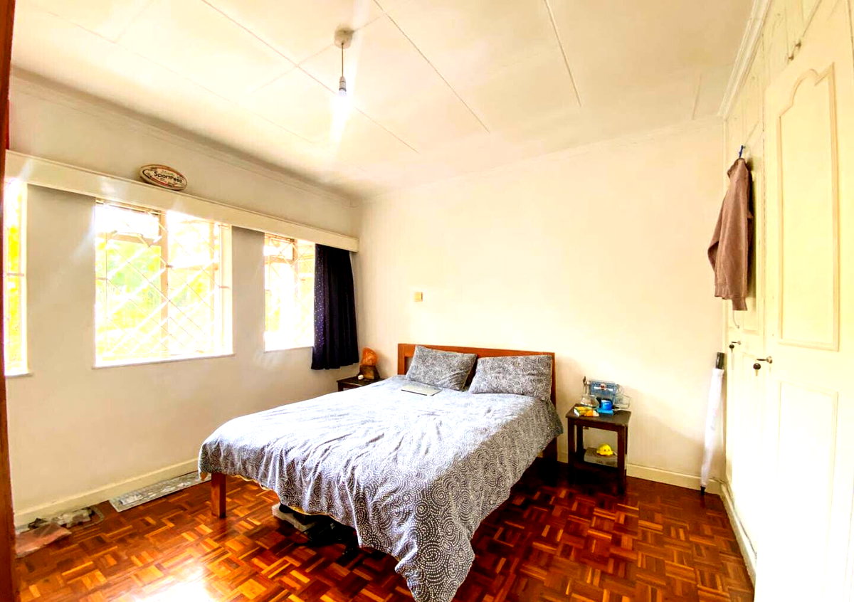 0.6-Acre Townhouse with Mature Garden - Old Kitisuru