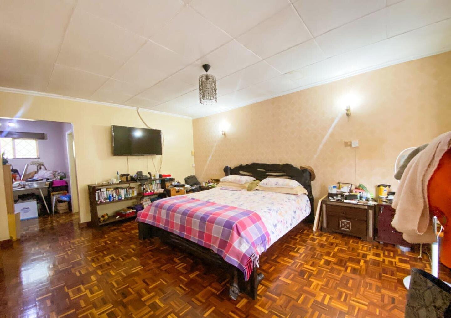 0.6-Acre Townhouse with Mature Garden - Old Kitisuru