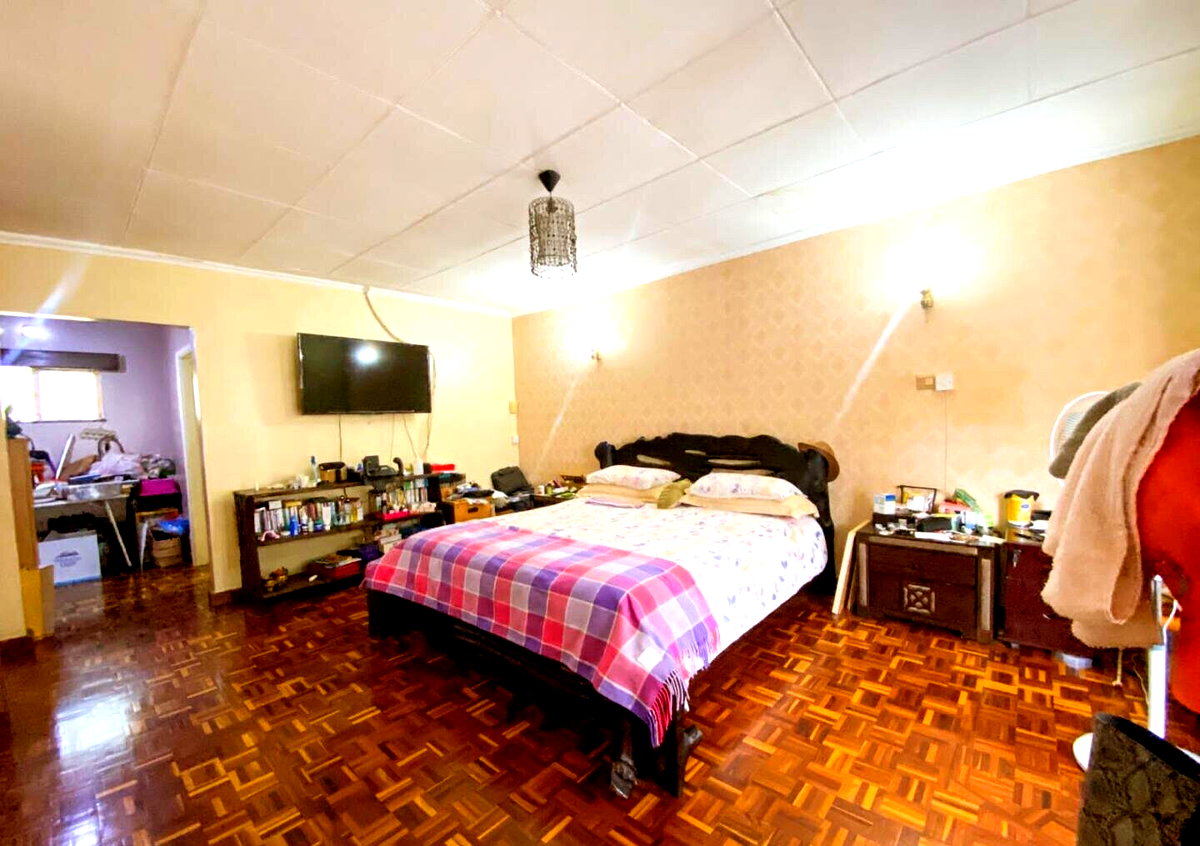 0.6-Acre Townhouse with Mature Garden - Old Kitisuru