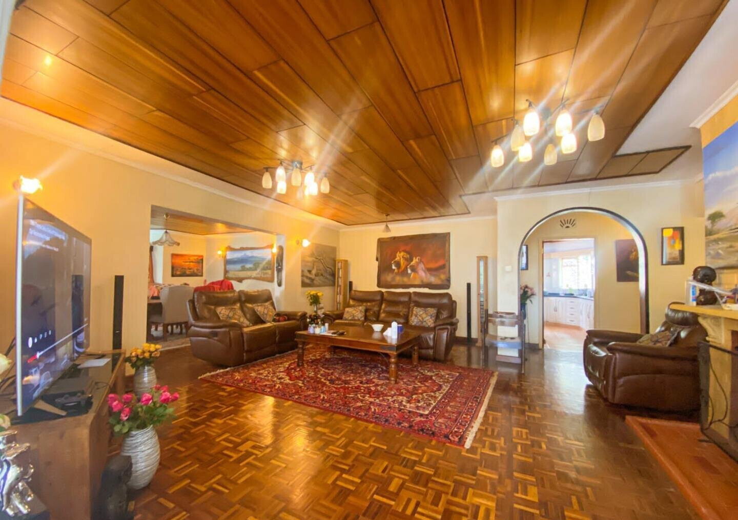 0.6-Acre Townhouse with Mature Garden - Old Kitisuru