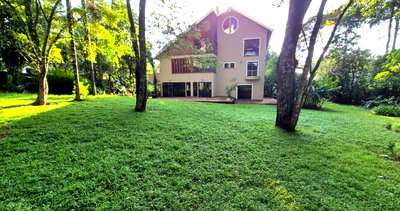 Luxury 5BR Home with Garden