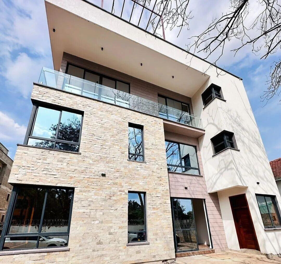 New 4-Ensuite Townhouse with DSQ & Solar Water - Lavington