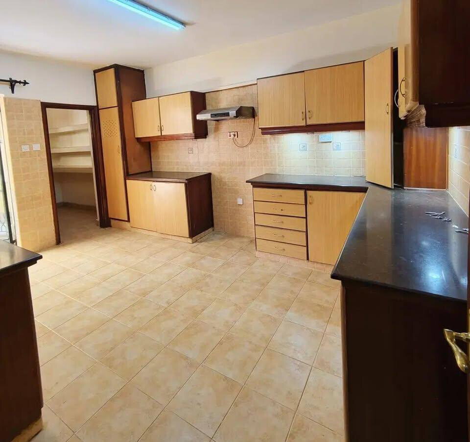 Spacious 4BR Townhouse with DSQ & Borehole - Lavington