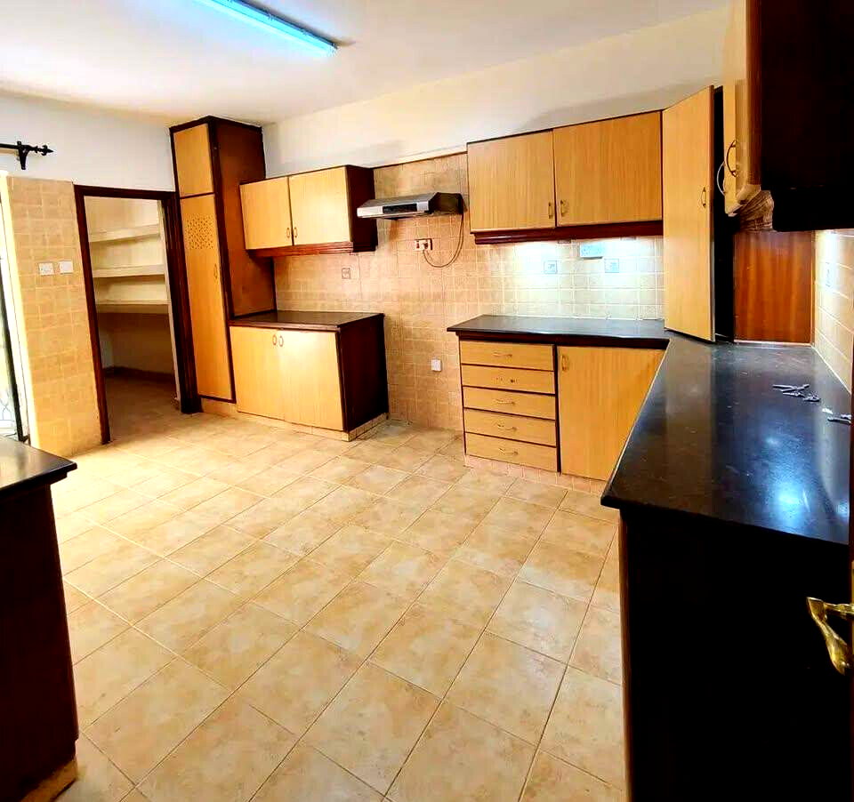 Spacious 4BR Townhouse with DSQ & Borehole - Lavington