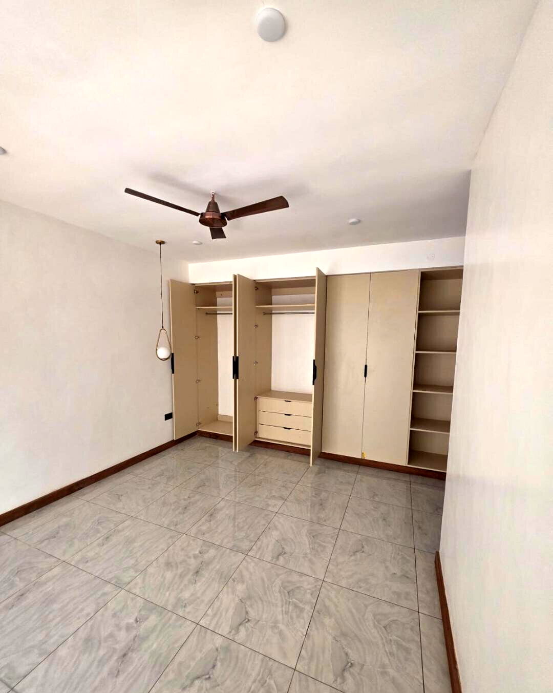 3BR Ensuite Apartment with DSQ & Lift - Bombolulu, Mombasa