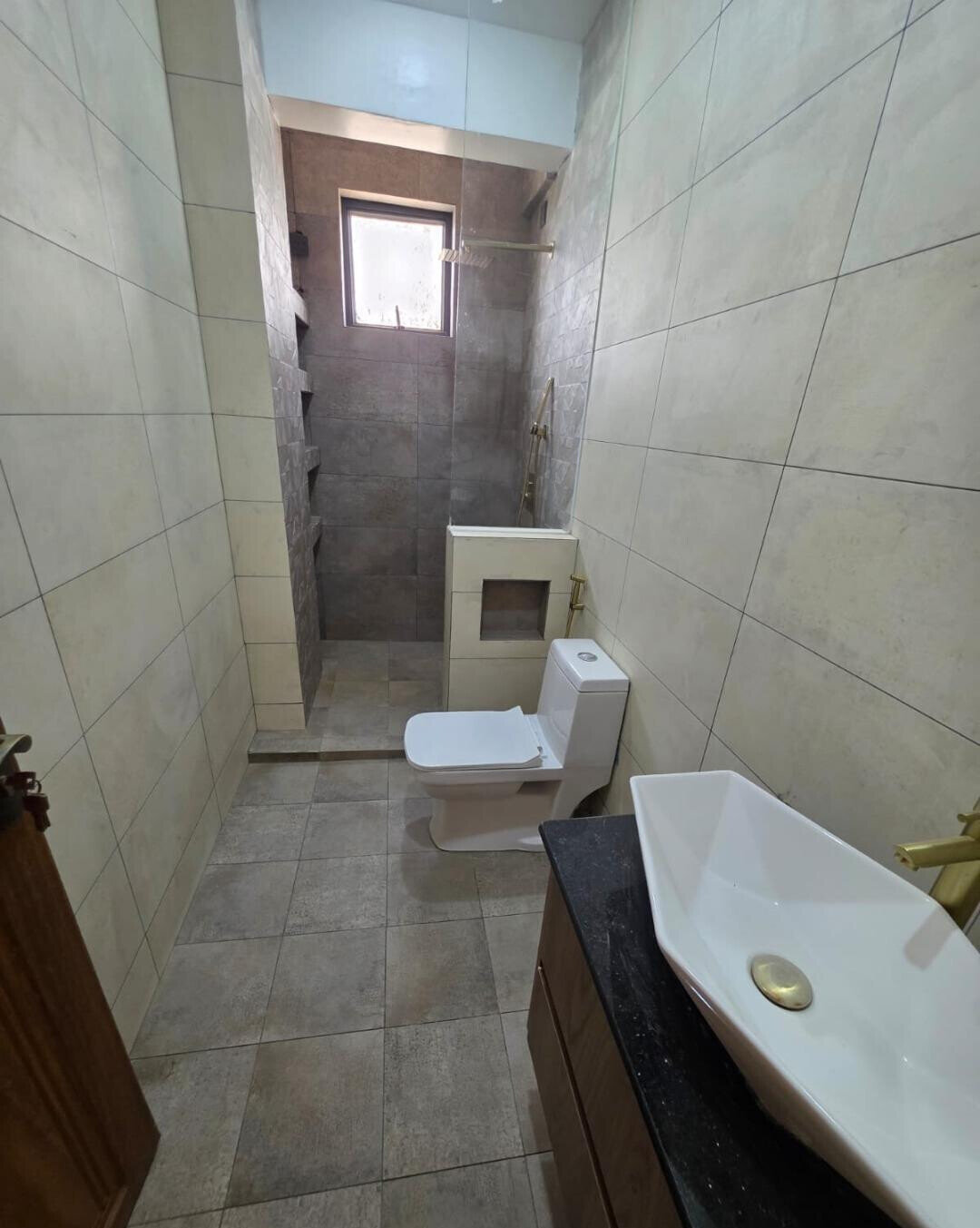 3BR Ensuite Apartment with DSQ & Lift - Bombolulu, Mombasa