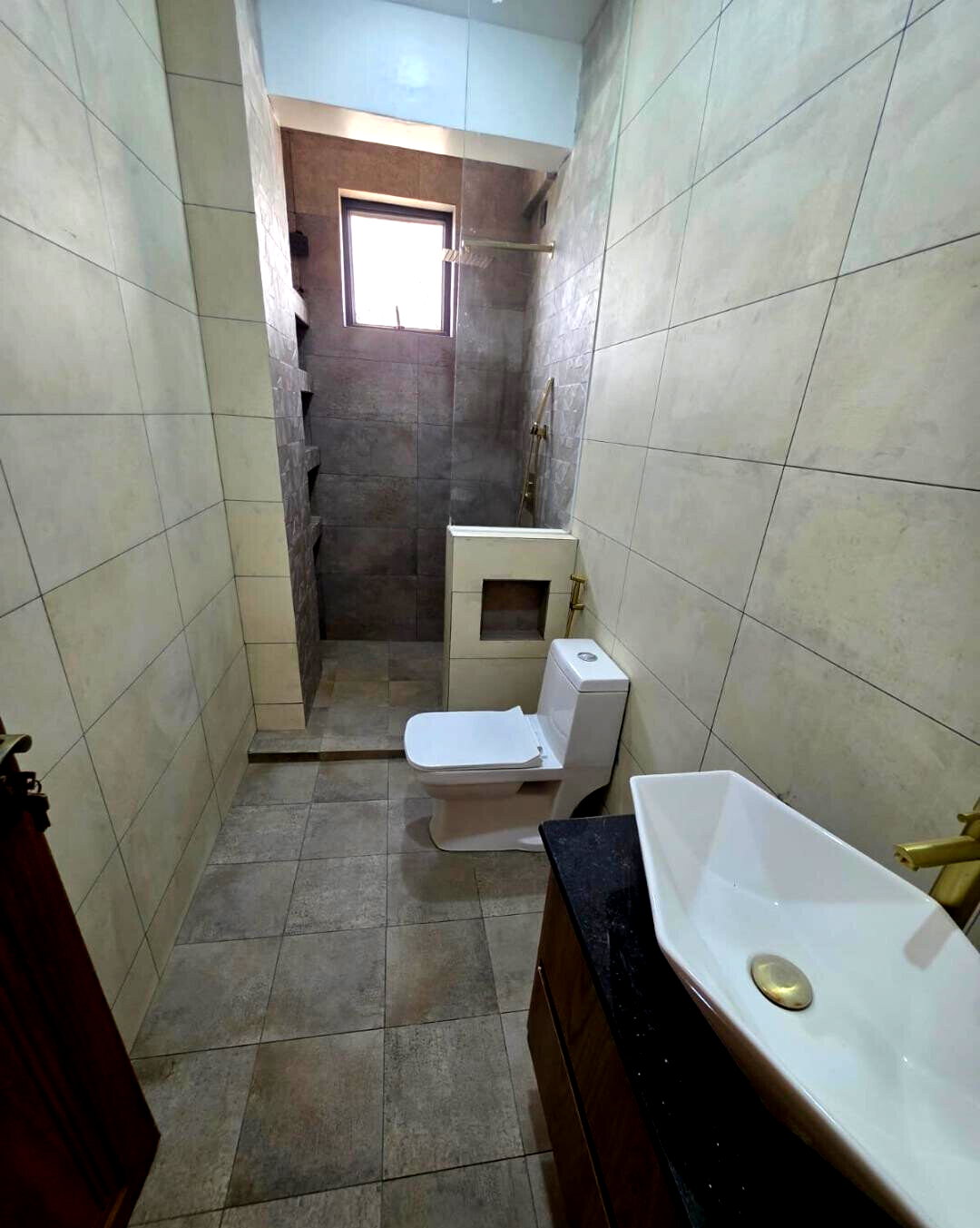3BR Ensuite Apartment with DSQ & Lift - Bombolulu, Mombasa