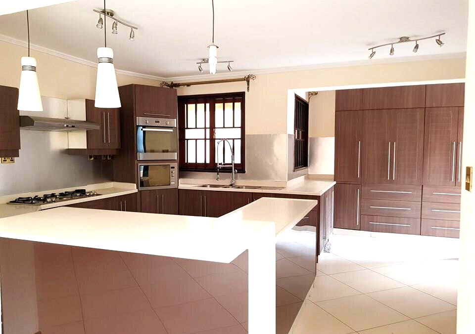 5BR Townhouse with Jacuzzi & Attic in Kyuna – Nairobi