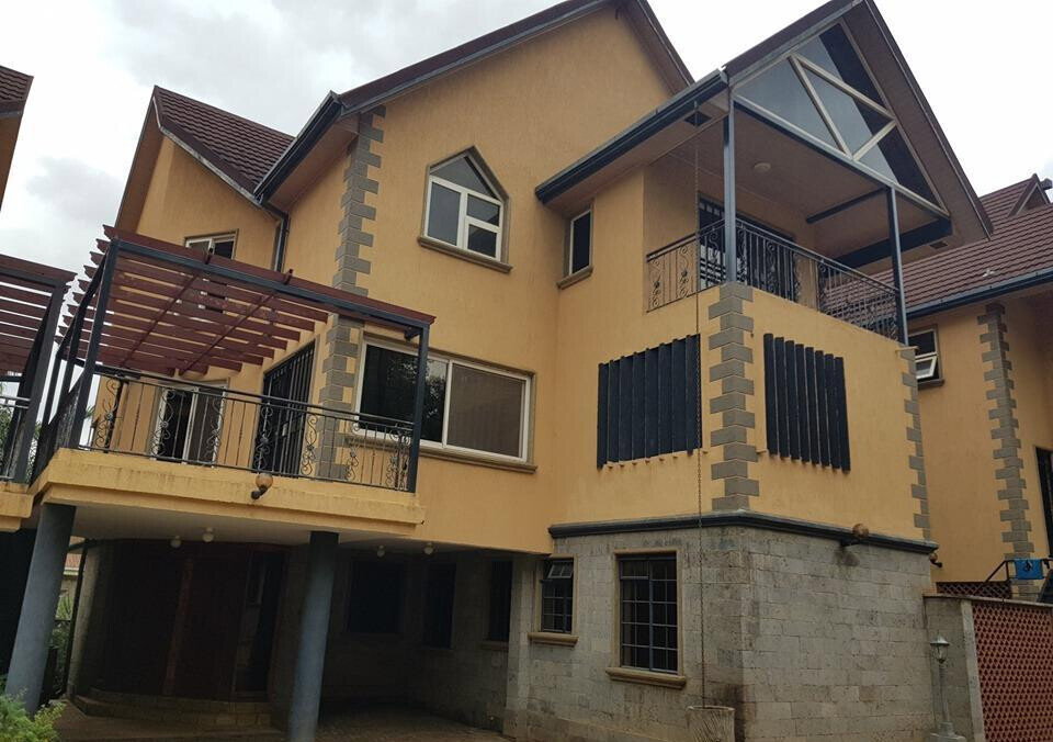 5BR Townhouse with Jacuzzi & Attic in Kyuna – Nairobi