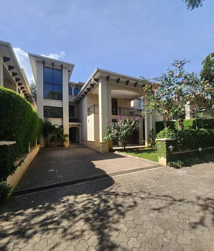 5-Ensuite Townhouse with Study & Solar - Lavington Gated 5