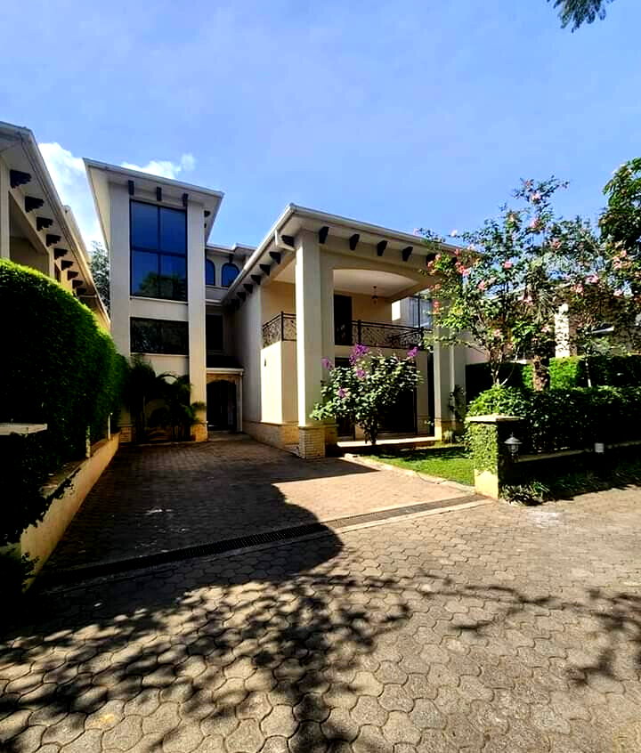 5-Ensuite Townhouse with Study & Solar - Lavington Gated 5