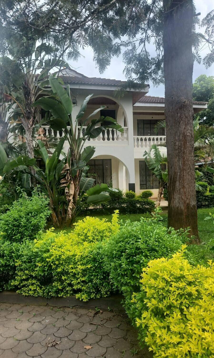 4-Bed Standalone Home on Half-Acre with Mature Greenery – Hardy, Karen