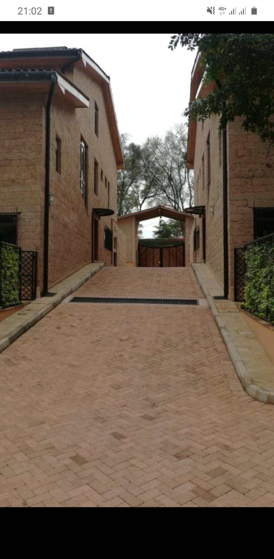 5-Ensuite Townhouse with Office & Fireplace - Lavington
